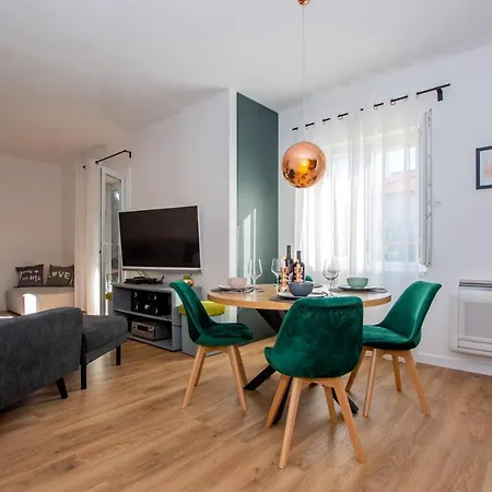 Udoban ,dvosobni Apartman,106m2! 公寓 扎达尔